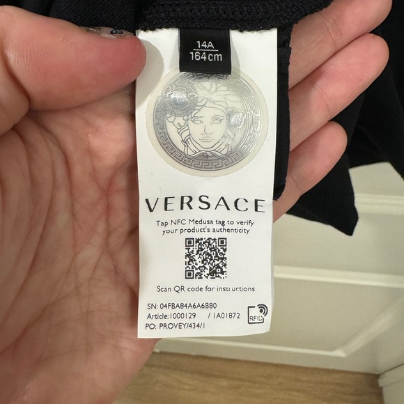 Versace Kid’s Smiley Medusa T-shirt - Picture 5 of 5